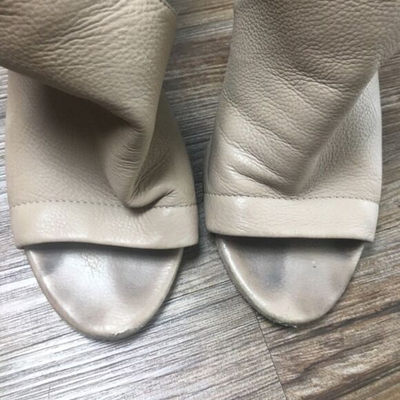 Vince Tan Open-Toe Block Heel Sandals - Picture 7 of 8
